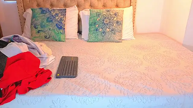 Snapshot of KeryHillson chatting on 26, 10, 2025 KeryHillson online show from 26, 10, 2025