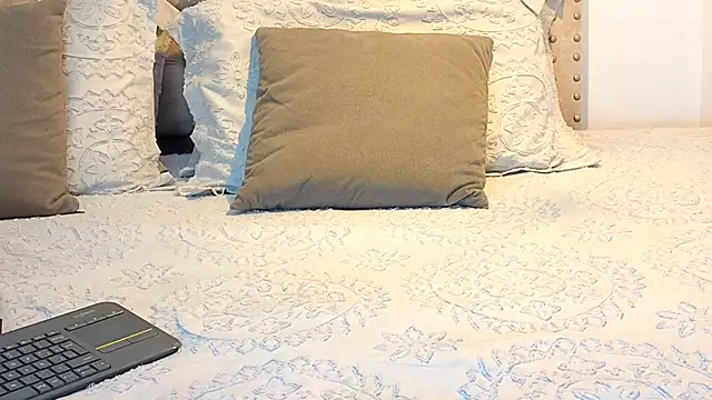 Snapshot of KeryHillson chatting on 21, 11, 2025 KeryHillson online show from 21, 11, 2025