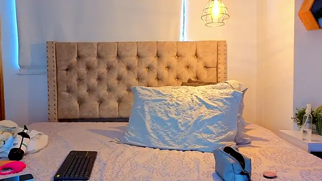 KeryHillson online show from 23, 2, 2026