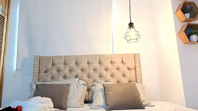 Snapshot of KeryHillson chatting on 19, 11, 2025 KeryHillson online show from 19, 11, 2025