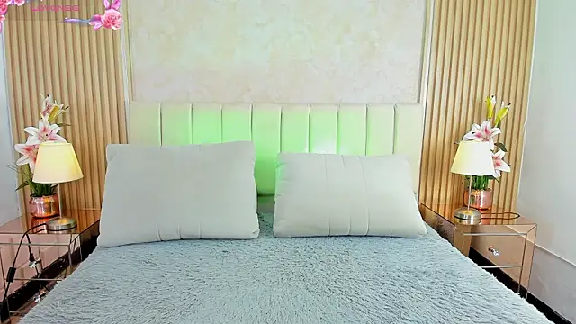 LUNATAYLORS online show from 4, 3, 2026