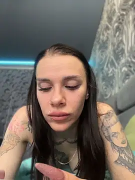 Queen of pain online show from 11, 4, 2026