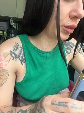 Queen of pain online show from 4, 6, 2026