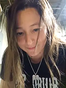 Snapshot of angelbaby1998 chatting on 8, 3, 2025 angelbaby1998 online show from 8, 3, 2025