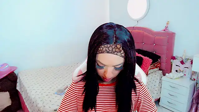 Tanedra collings online show from 9, 10, 2025