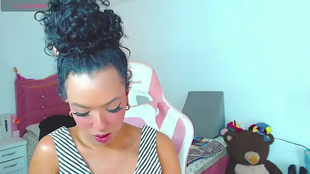 Snapshot of Tanedra_collings chatting on 6, 5, 2026 Tanedra collings online show from 6, 5, 2026