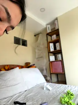 Nicollemays online show from 8, 11, 2025