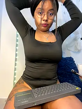 Snapshot of Aleja_DANS chatting on 25, 10, 2025 Aleja DANS online show from 25, 10, 2025