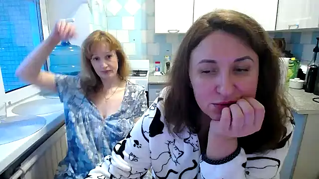 DonnaMagdalena online show from 10, 1, 2025