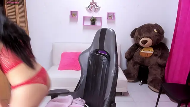 Kitty 19  online show from 4, 1, 2025