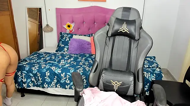 Kitty 19  online show from 22, 1, 2025