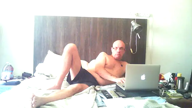 Snapshot of dazuk4513 chatting on 14, 5, 2026 dazuk4513 online show from 14, 5, 2026