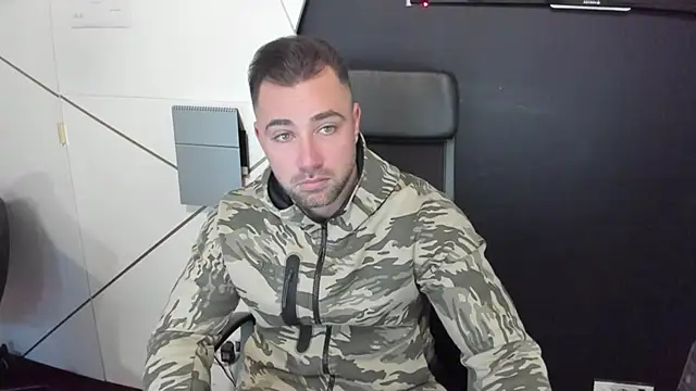Snapshot of DuncanStone chatting on 8, 3, 2025 DuncanStone online show from 8, 3, 2025