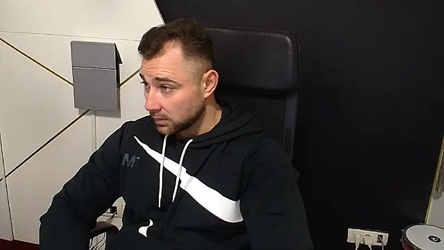 Snapshot of DuncanStone chatting on 15, 11, 2025 DuncanStone online show from 15, 11, 2025