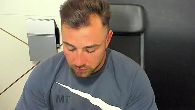 Snapshot of DuncanStone chatting on 9, 2, 2025 DuncanStone online show from 9, 2, 2025