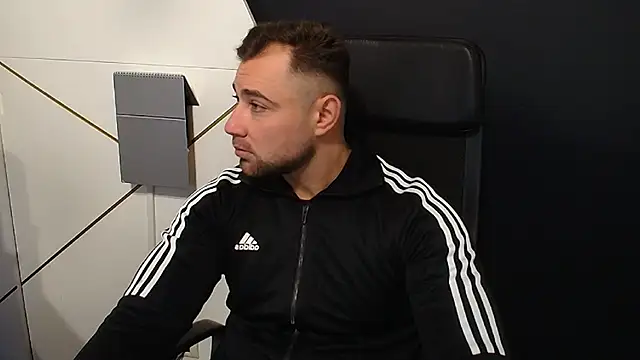 Snapshot of DuncanStone chatting on 16, 10, 2025 DuncanStone online show from 16, 10, 2025