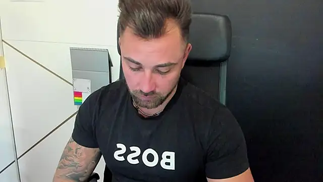 Snapshot of DuncanStone chatting on 4, 2, 2025 DuncanStone online show from 4, 2, 2025