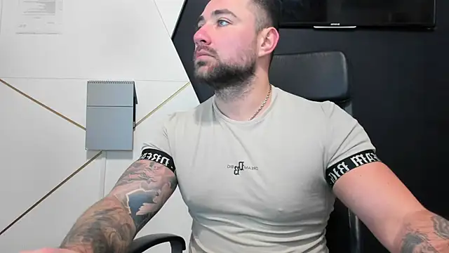 Snapshot of DuncanStone chatting on 1, 12, 2025 DuncanStone online show from 1, 12, 2025