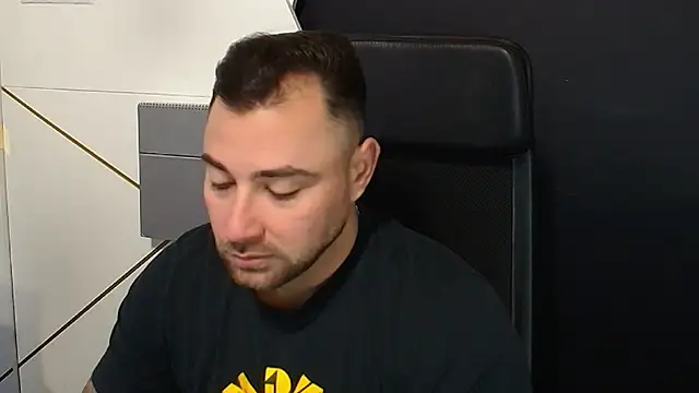 Snapshot of DuncanStone chatting on 30, 10, 2025 DuncanStone online show from 30, 10, 2025