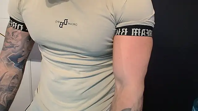 Snapshot of DuncanStone chatting on 14, 11, 2025 DuncanStone online show from 14, 11, 2025