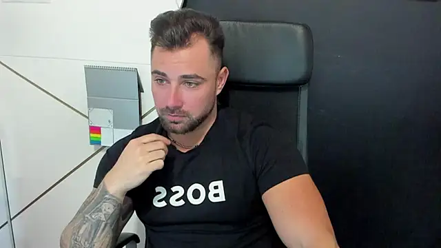 Snapshot of DuncanStone chatting on 4, 2, 2025 DuncanStone online show from 4, 2, 2025