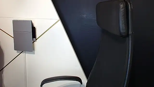 Snapshot of DuncanStone chatting on 29, 10, 2025 DuncanStone online show from 29, 10, 2025