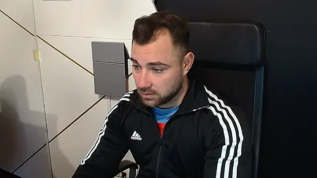 Snapshot of DuncanStone chatting on 11, 11, 2025 DuncanStone online show from 11, 11, 2025