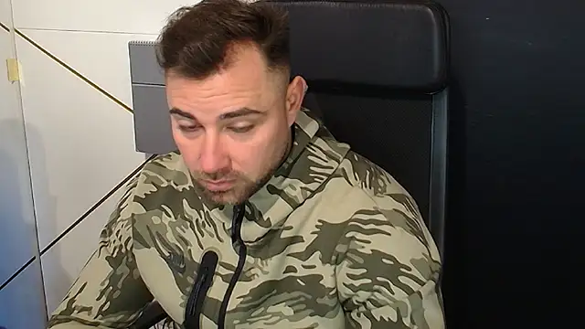 Snapshot of DuncanStone chatting on 17, 10, 2025 DuncanStone online show from 17, 10, 2025