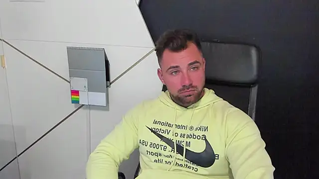 Snapshot of DuncanStone chatting on 5, 2, 2025 DuncanStone online show from 5, 2, 2025