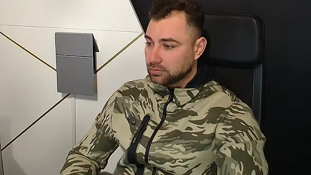 Snapshot of DuncanStone chatting on 3, 11, 2025 DuncanStone online show from 3, 11, 2025