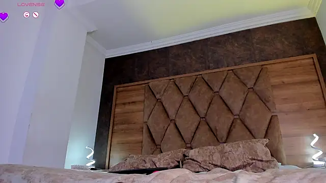 CamileHolmes online show from 21, 3, 2026