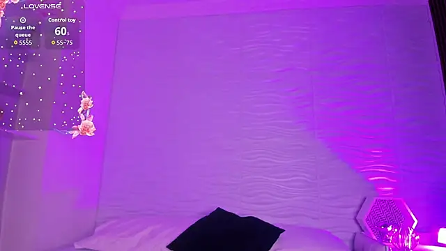 CamileHolmes online show from 8, 11, 2025