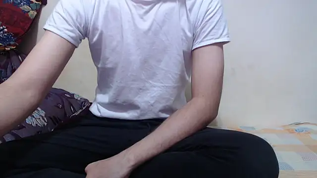 Snapshot of Alexdelarge323 chatting on 6, 5, 2026 Alexdelarge323 online show from 6, 5, 2026