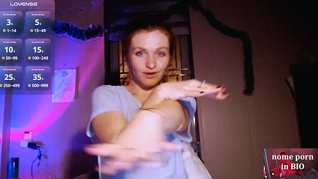 Snapshot of Cassie_Wild chatting on 5, 2, 2025 Cassie Wild online show from 5, 2, 2025