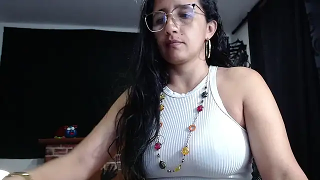 Lucynaugthyy online show from 3, 10, 2025