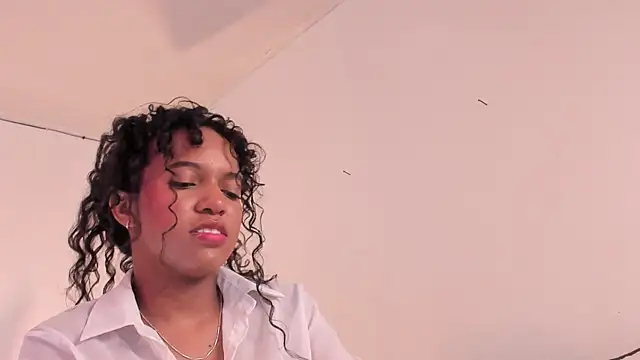Snapshot of Tina_Rouse2 chatting on 2, 5, 2026 Tina Rouse2 online show from 2, 5, 2026