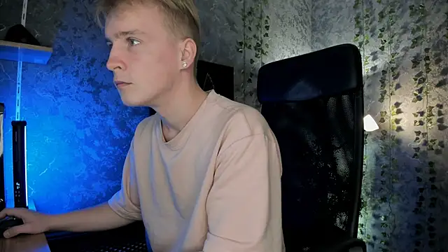 Snapshot of AlexxSweet chatting on 28, 9, 2025 AlexxSweet online show from 28, 9, 2025