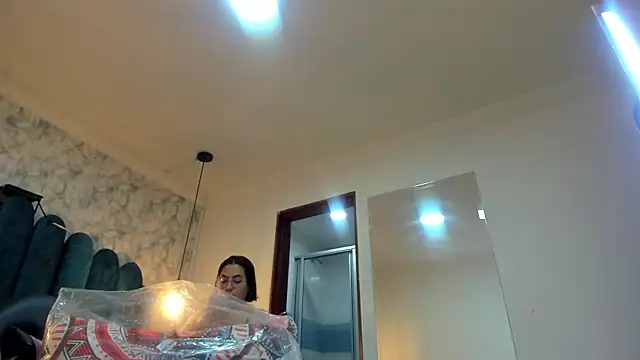 nalalye cruzz  online show from 18, 4, 2026