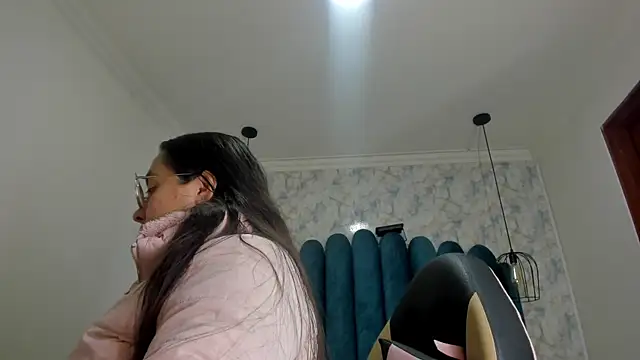 nalalye cruzz  online show from 7, 1, 2026