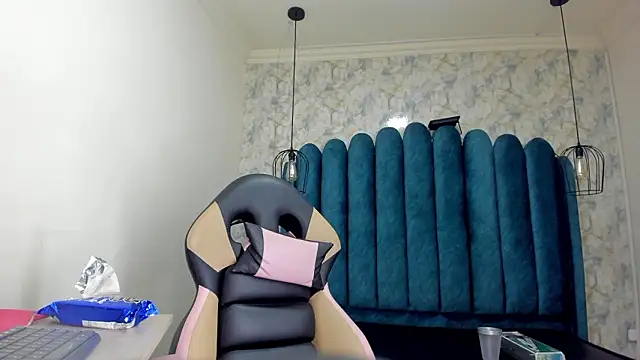 nalalye cruzz  online show from 17, 1, 2026