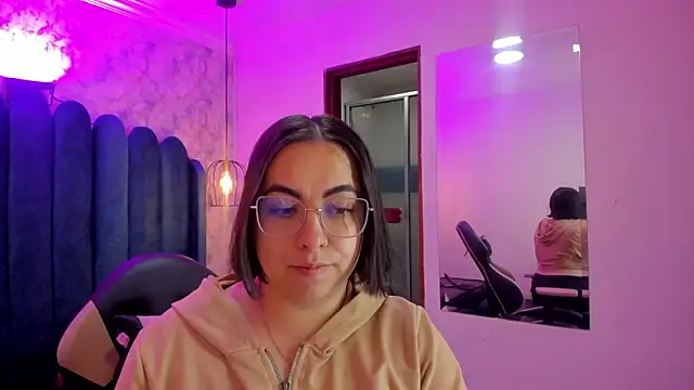 nalalye cruzz  online show from 9, 4, 2026