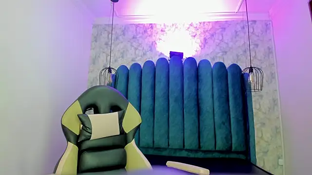 nalalye cruzz  online show from 12, 11, 2025