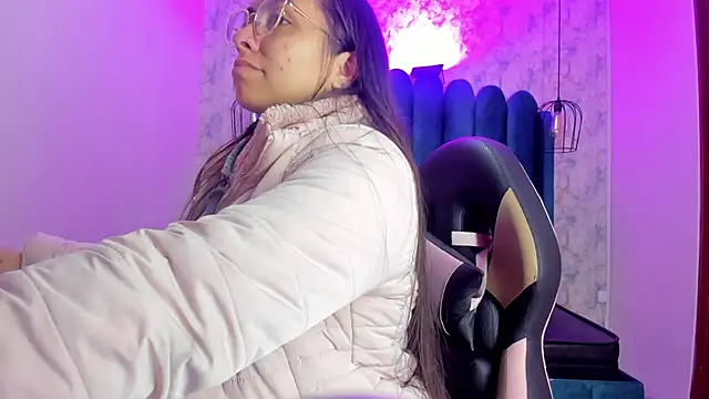 nalalye cruzz  online show from 18, 12, 2025