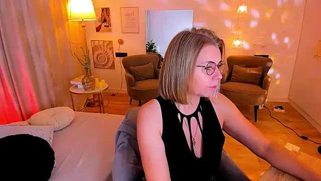 Annie Light online show from 3, 3, 2026