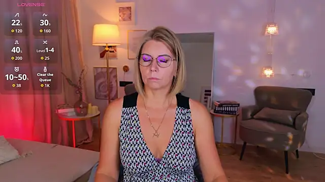 Snapshot of Annie_Light chatting on 27, 7, 2026 Annie Light online show from 27, 7, 2026