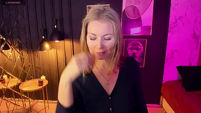 Annie Light online show from 4, 2, 2025