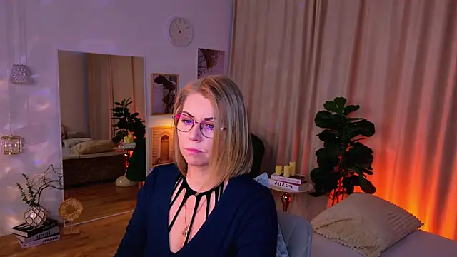 Snapshot of Annie_Light chatting on 6, 5, 2026 Annie Light online show from 6, 5, 2026