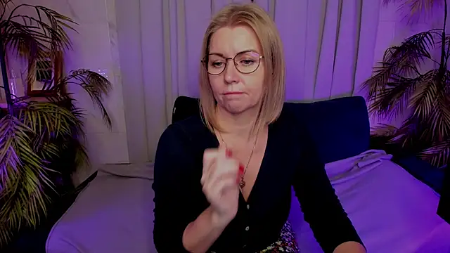 Annie Light online show from 10, 11, 2025