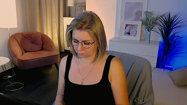 Annie Light online show from 7, 10, 2025