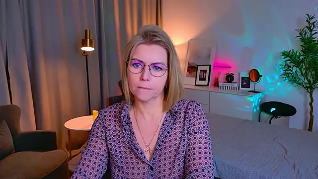 Annie Light online show from 25, 4, 2026